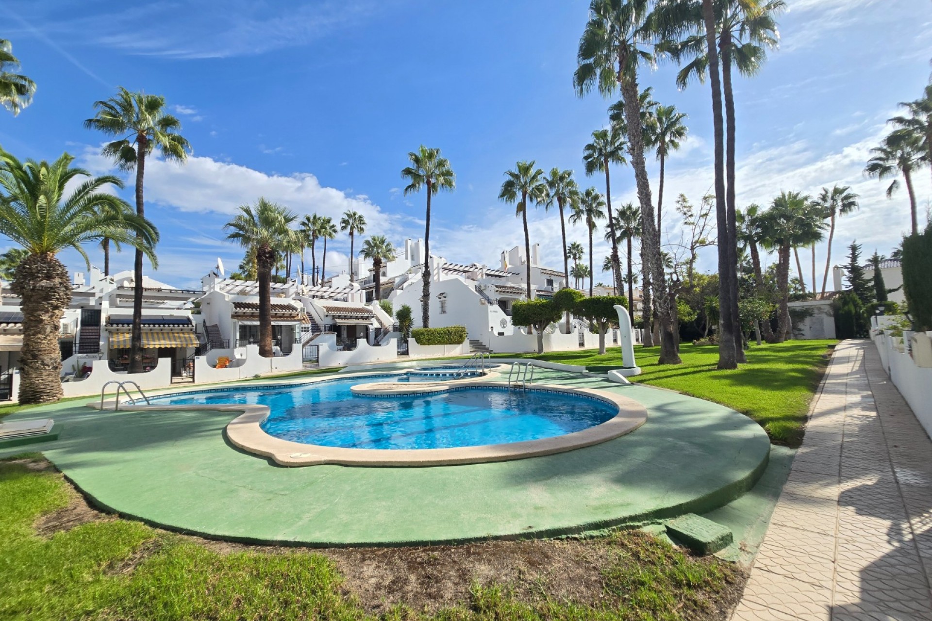 Revente - Townhouse * -
Villamartin * - Los Dolses *