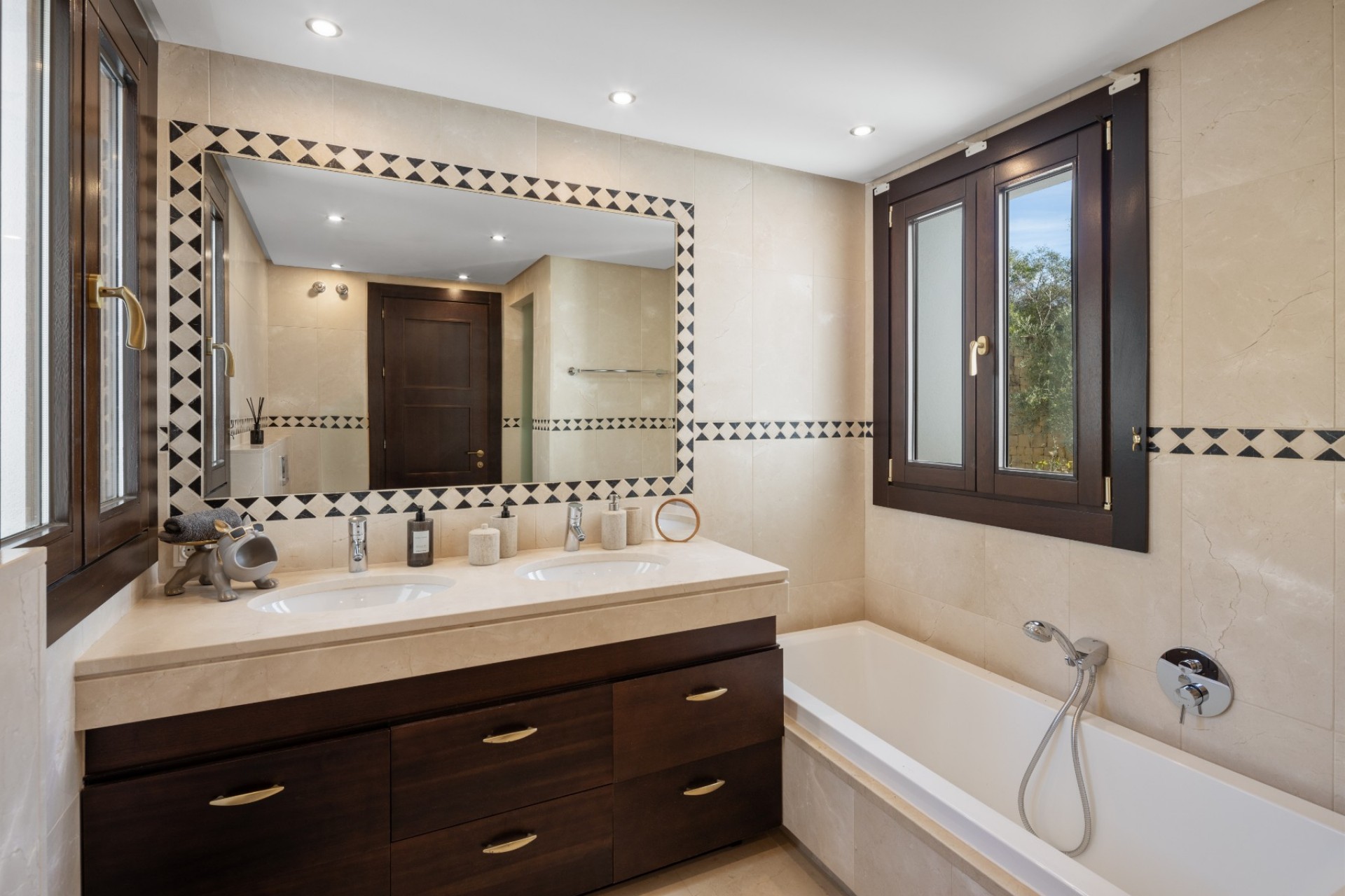 Revente - Villa -
Benahavis - La Quinta