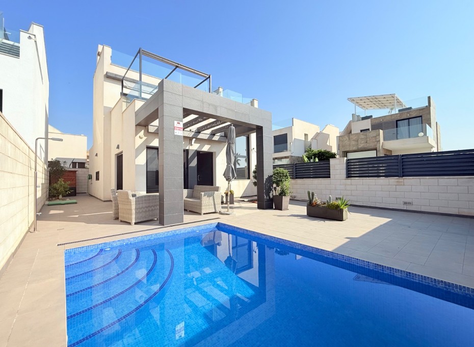 Revente - Villa -
Ciudad Quesada - Pueblo Bravo