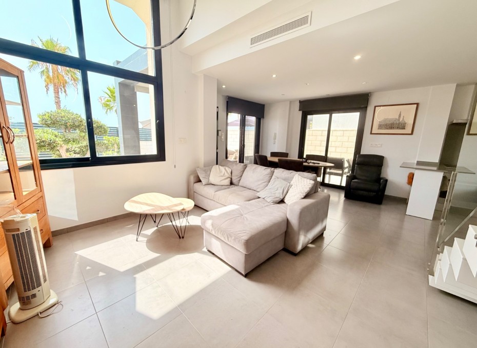 Revente - Villa -
Ciudad Quesada - Pueblo Bravo