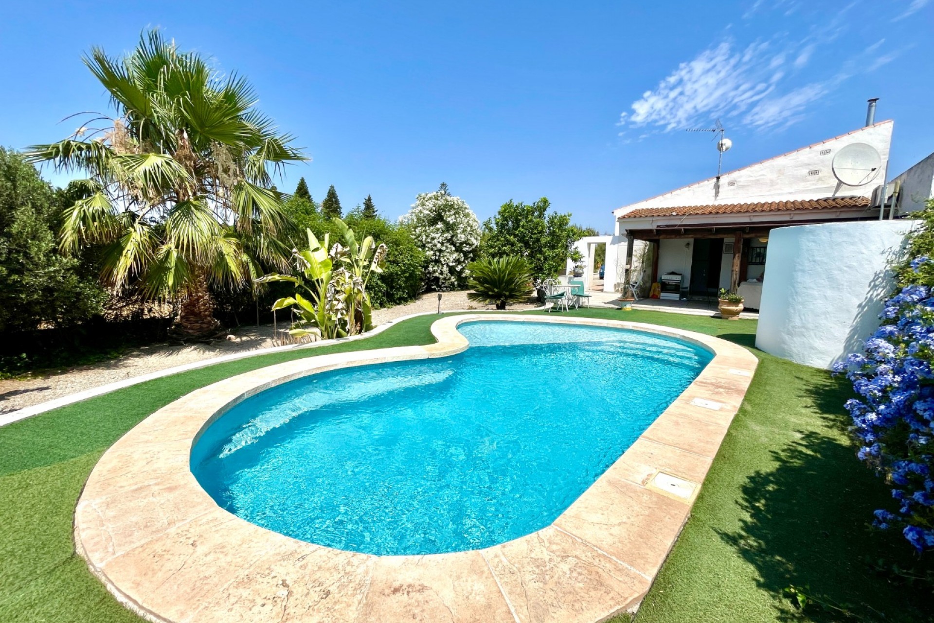 Revente - Villa -
Daya Nueva