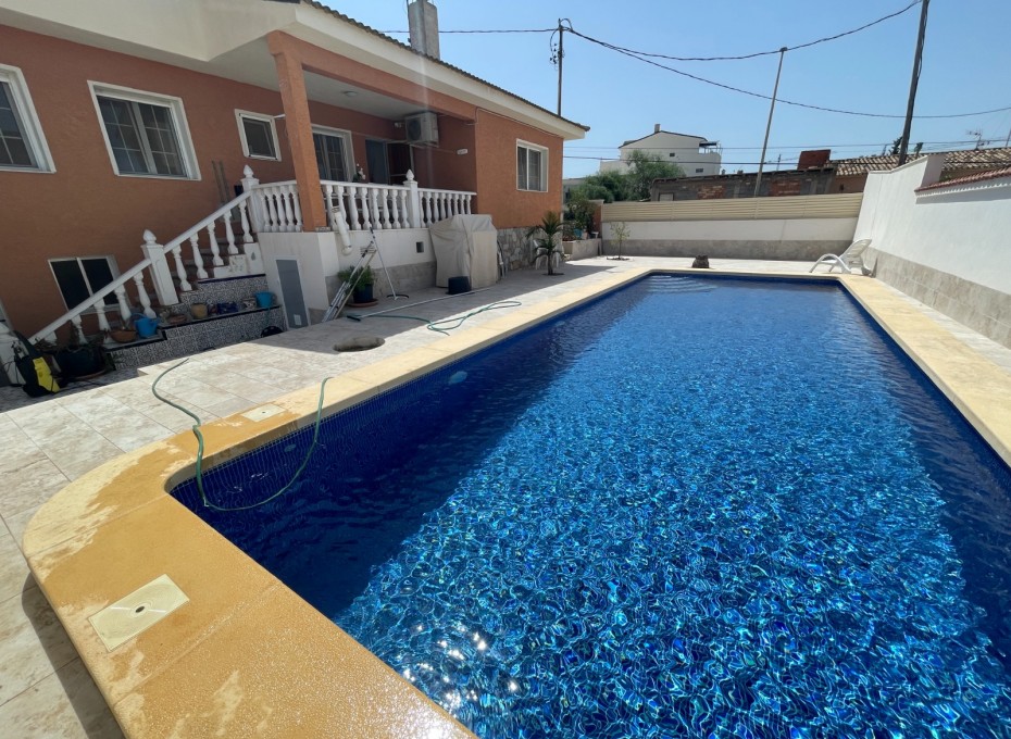 Revente - Villa / Detached -
Benijofar - Pueblo