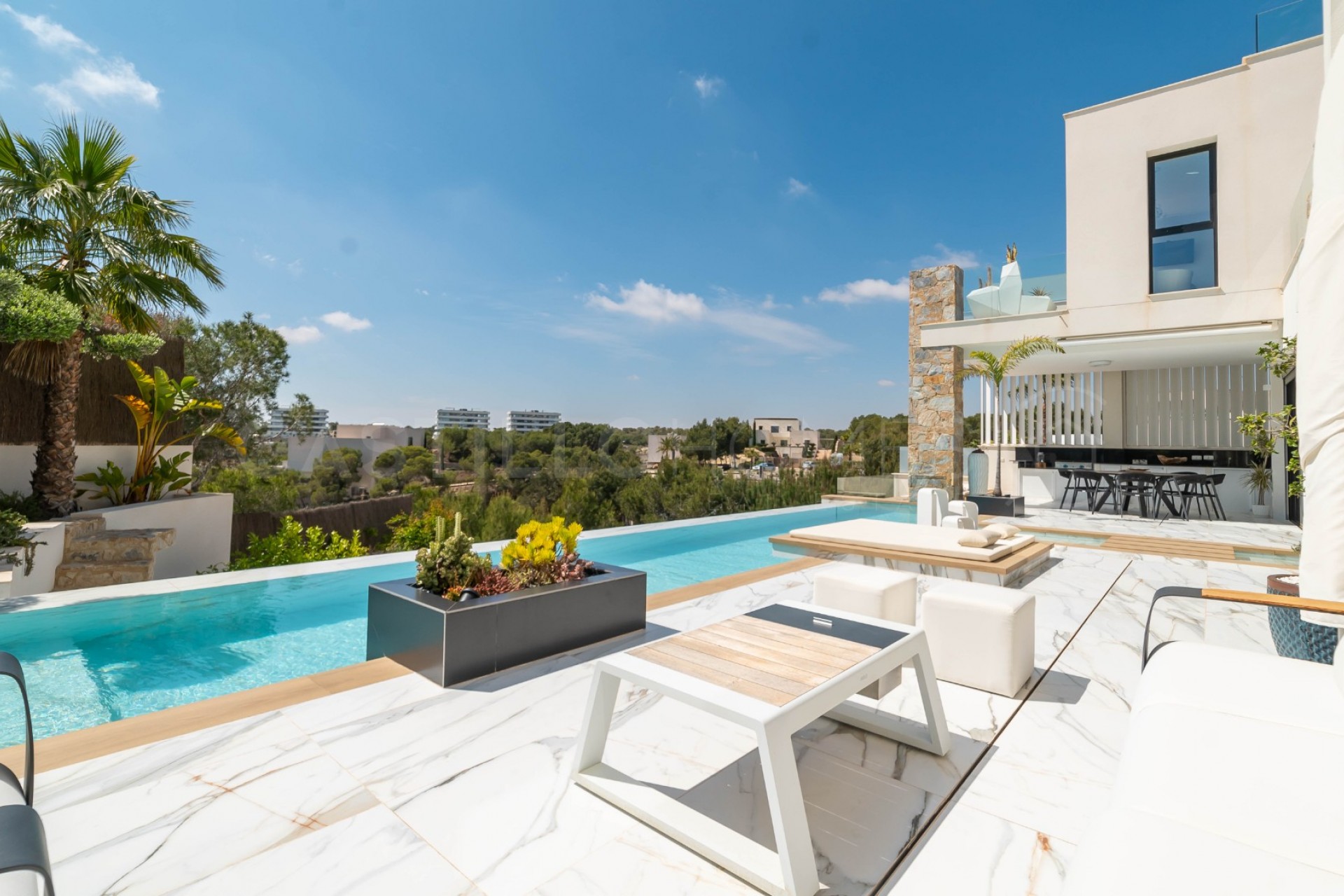 Revente - Villa -
Las colinas - Las colinas golf