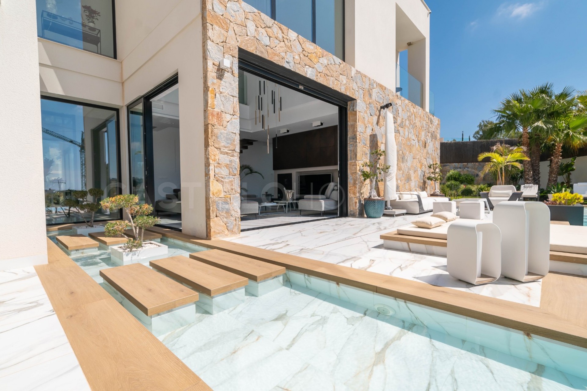 Revente - Villa -
Las colinas - Las colinas golf