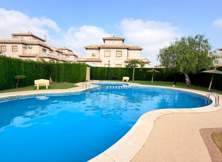 Revente - Villa -
Lomas de Cabo Roig - Orihuela Costa