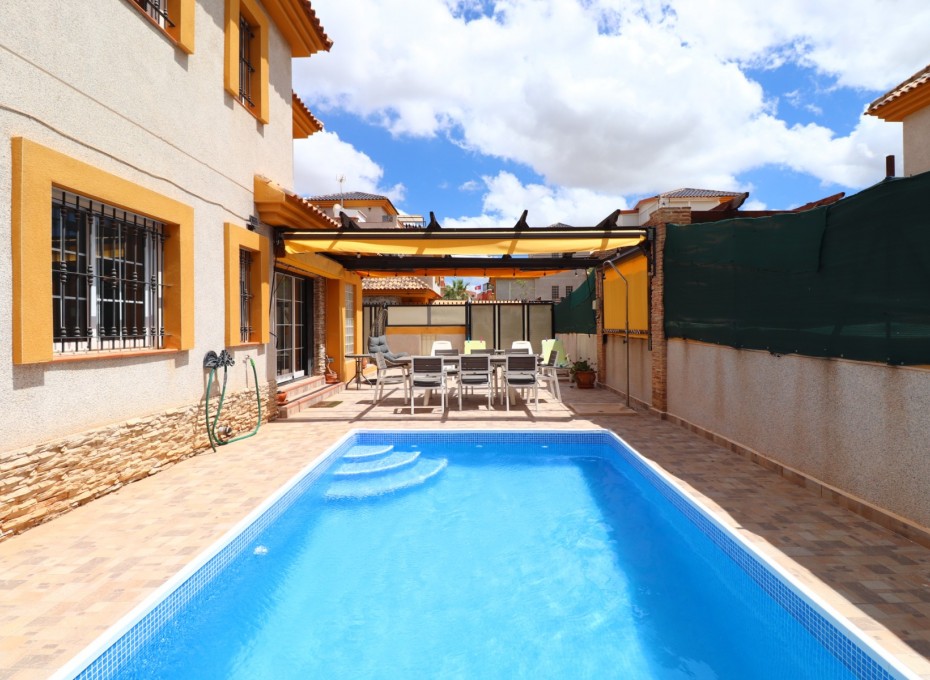 Revente - Villa -
Los Montesinos - La Herrada