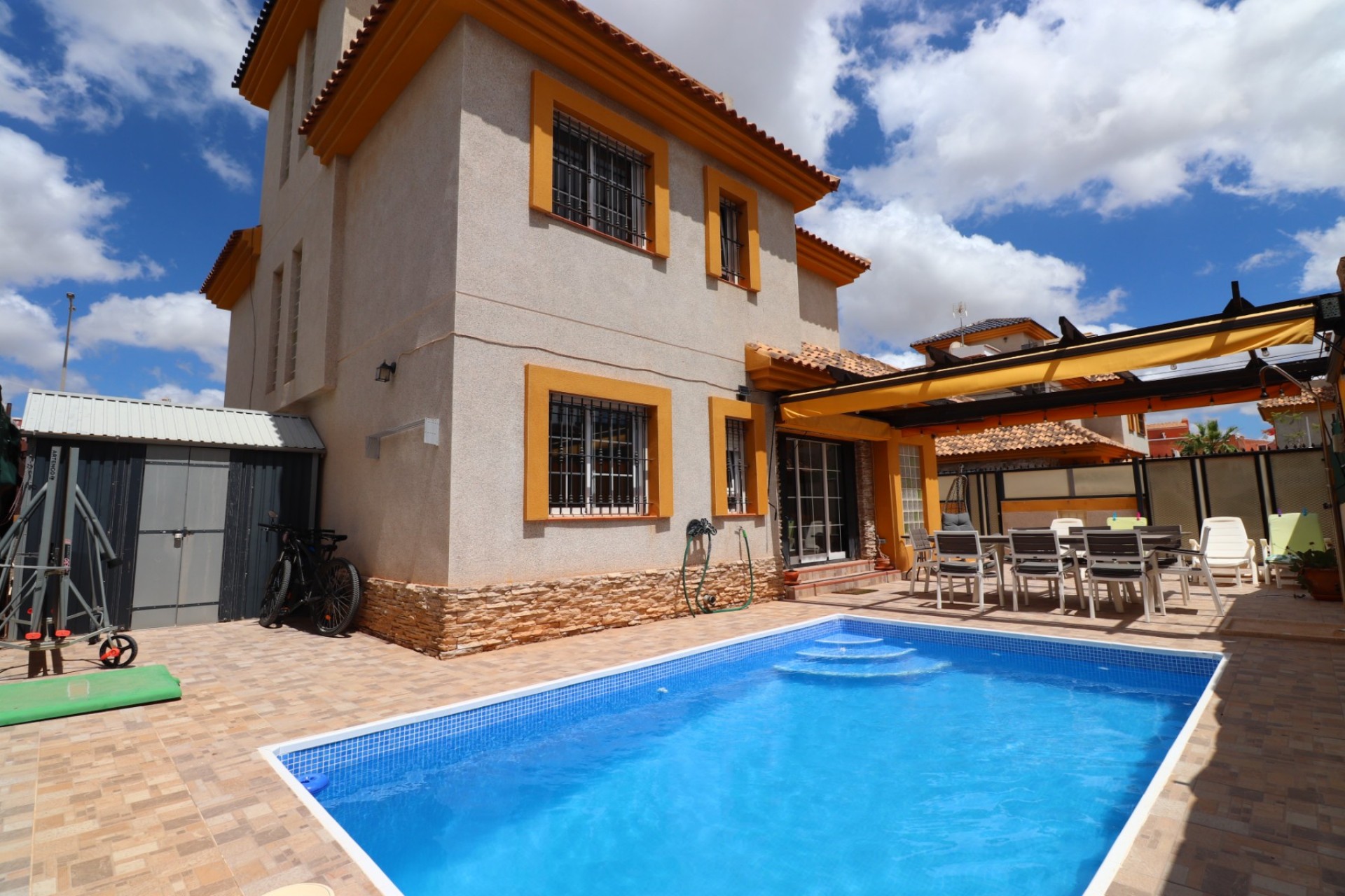 Revente - Villa -
Los Montesinos - La Herrada