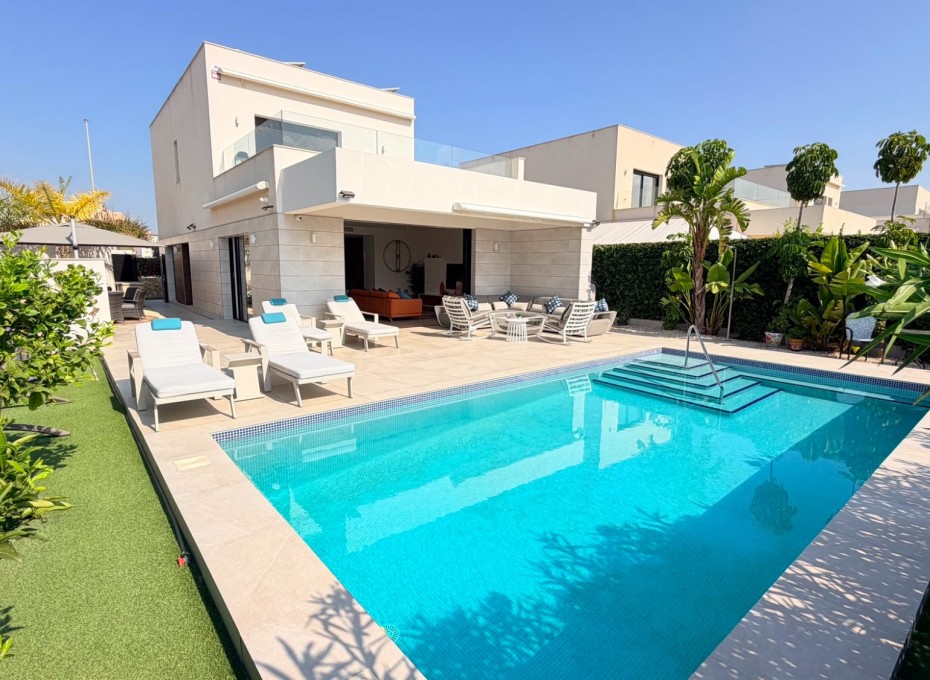 Revente - Villa -
Los Montesinos - La Herrada