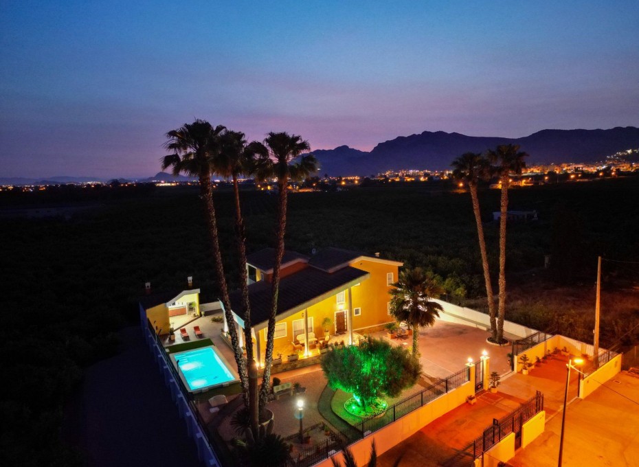 Revente - Villa -
Orihuela - Correntías Medias