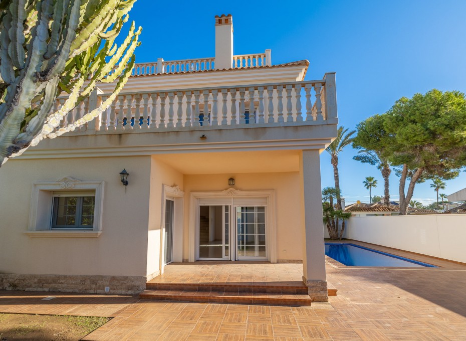 Revente - Villa -
Orihuela Costa - Cabo Roig