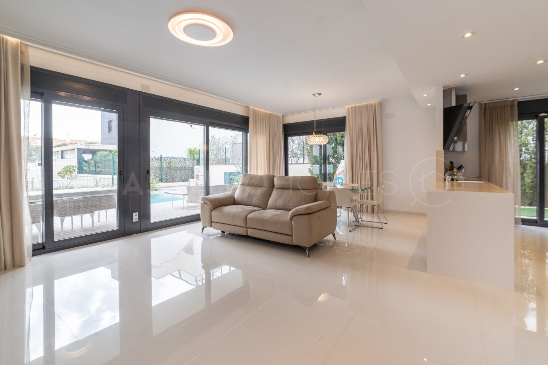 Revente - Villa -
Orihuela Costa - Campoamor