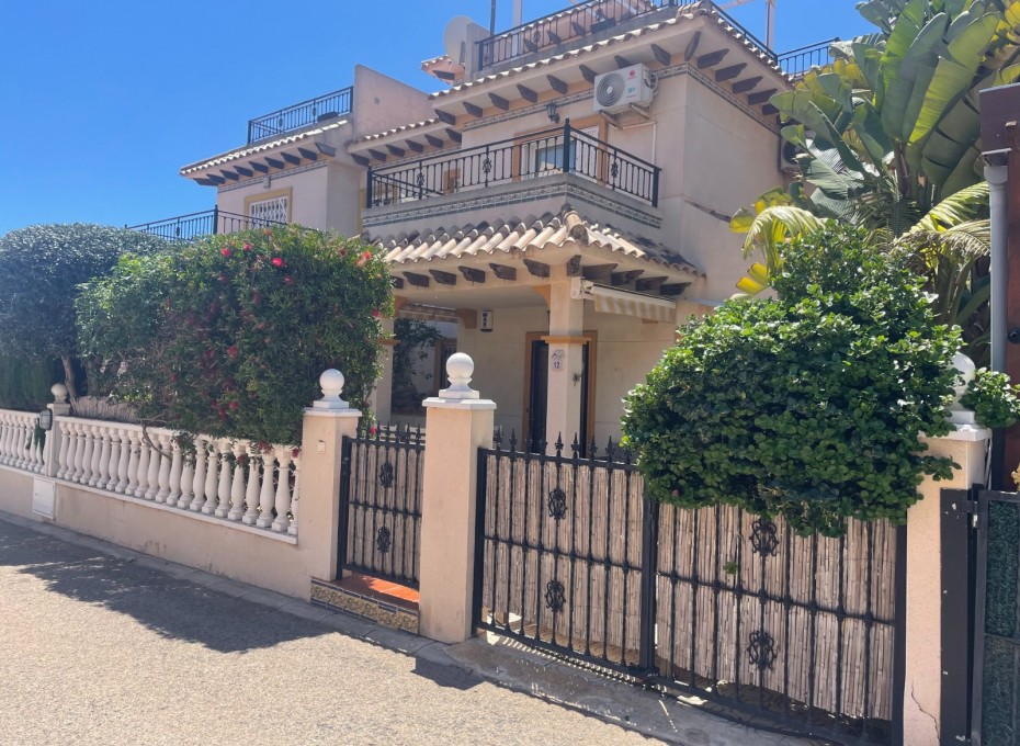 Revente - Villa -
Orihuela Costa - La Regia