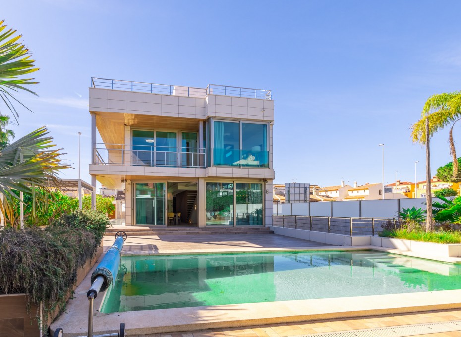 Revente - Villa -
Orihuela Costa - La Zenia