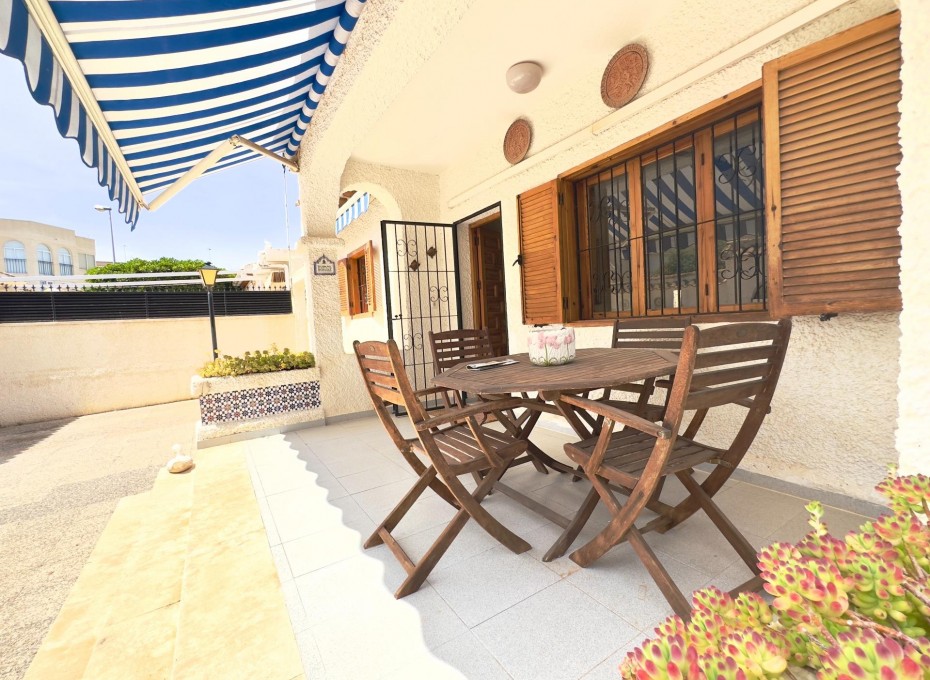 Revente - Villa -
Orihuela Costa - La Zenia