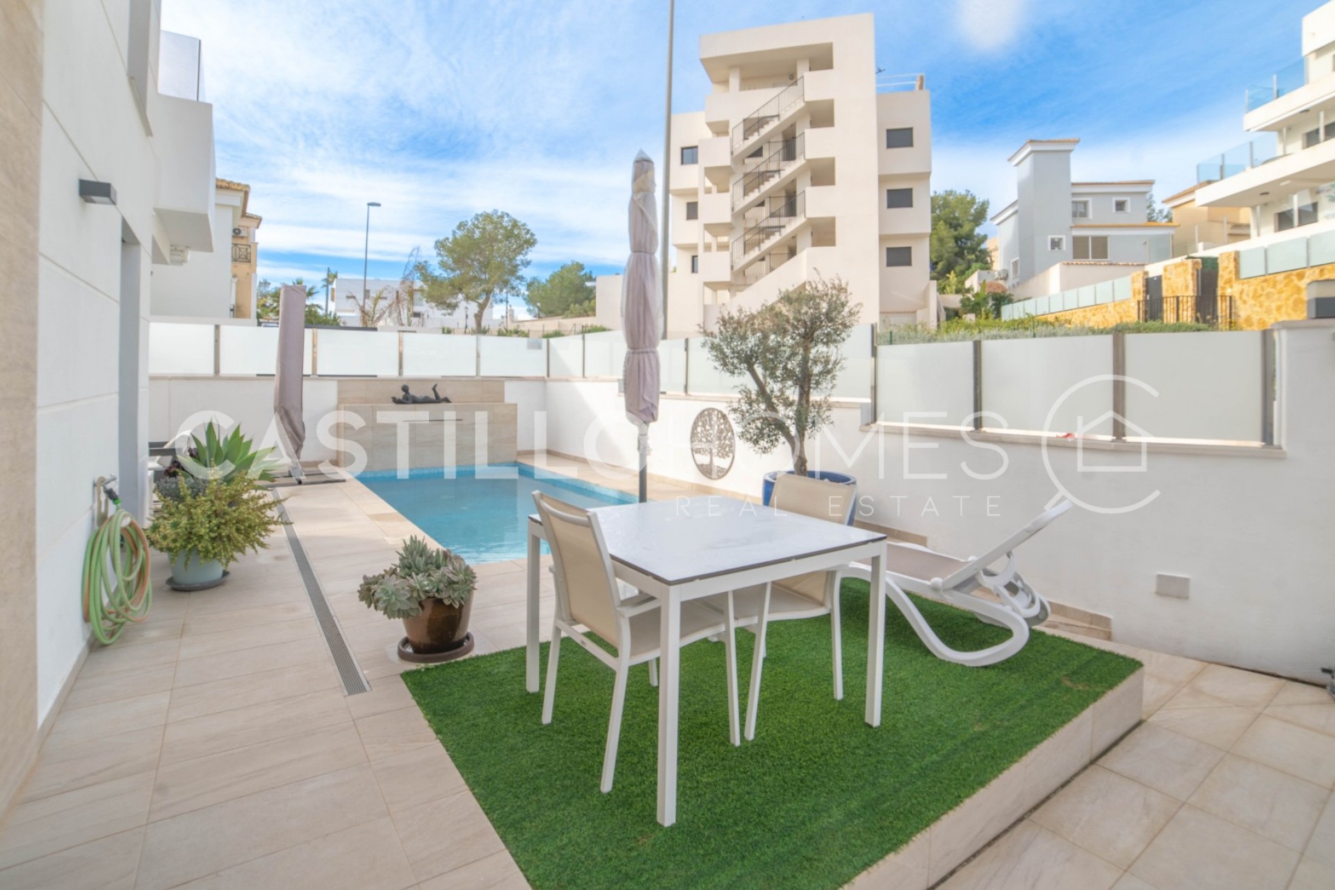 Revente - Villa -
Orihuela Costa - Las Filipinas