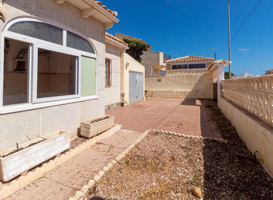 Revente - Villa -
Orihuela Costa - Los Almendros-La Florida