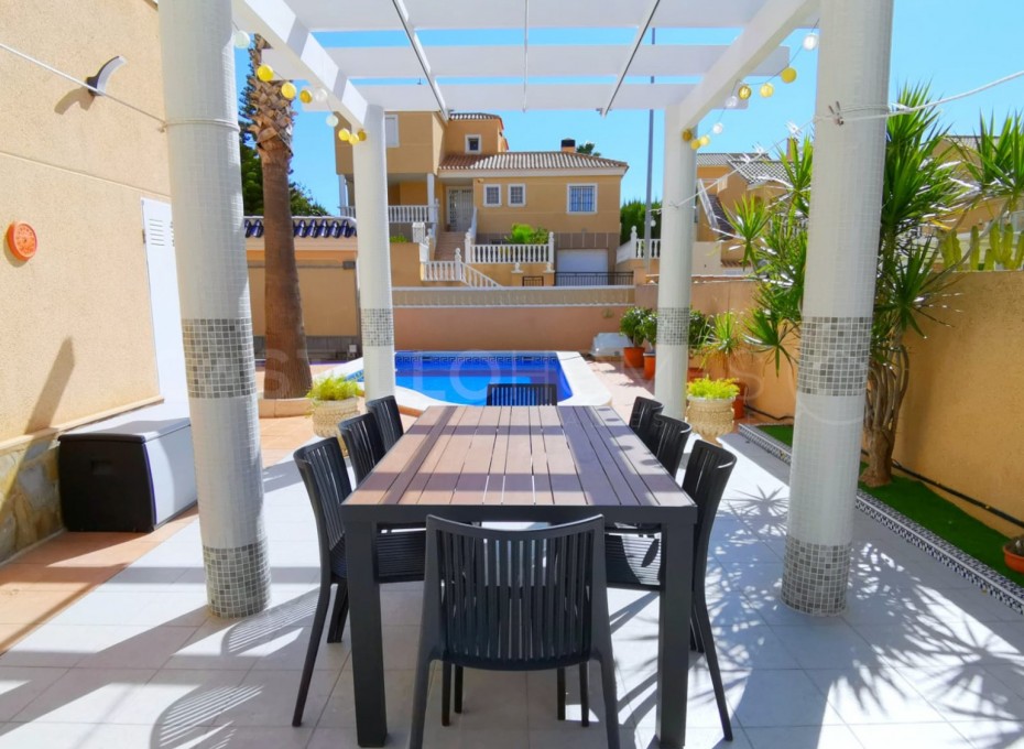 Revente - Villa -
Orihuela Costa - Los Altos
