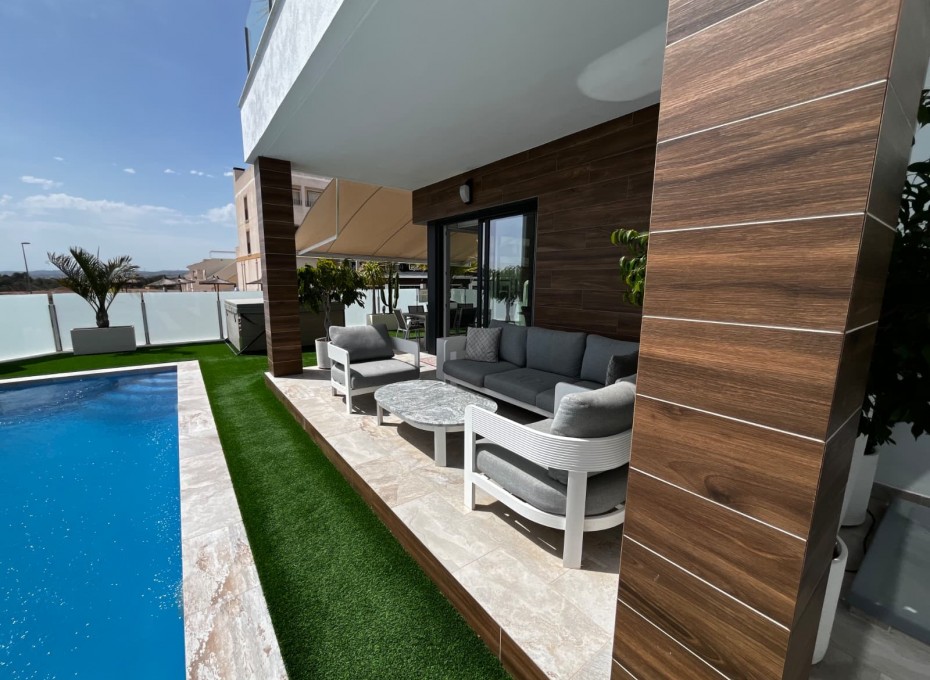 Revente - Villa -
Orihuela - Entre Naranjos Vistabella Golf