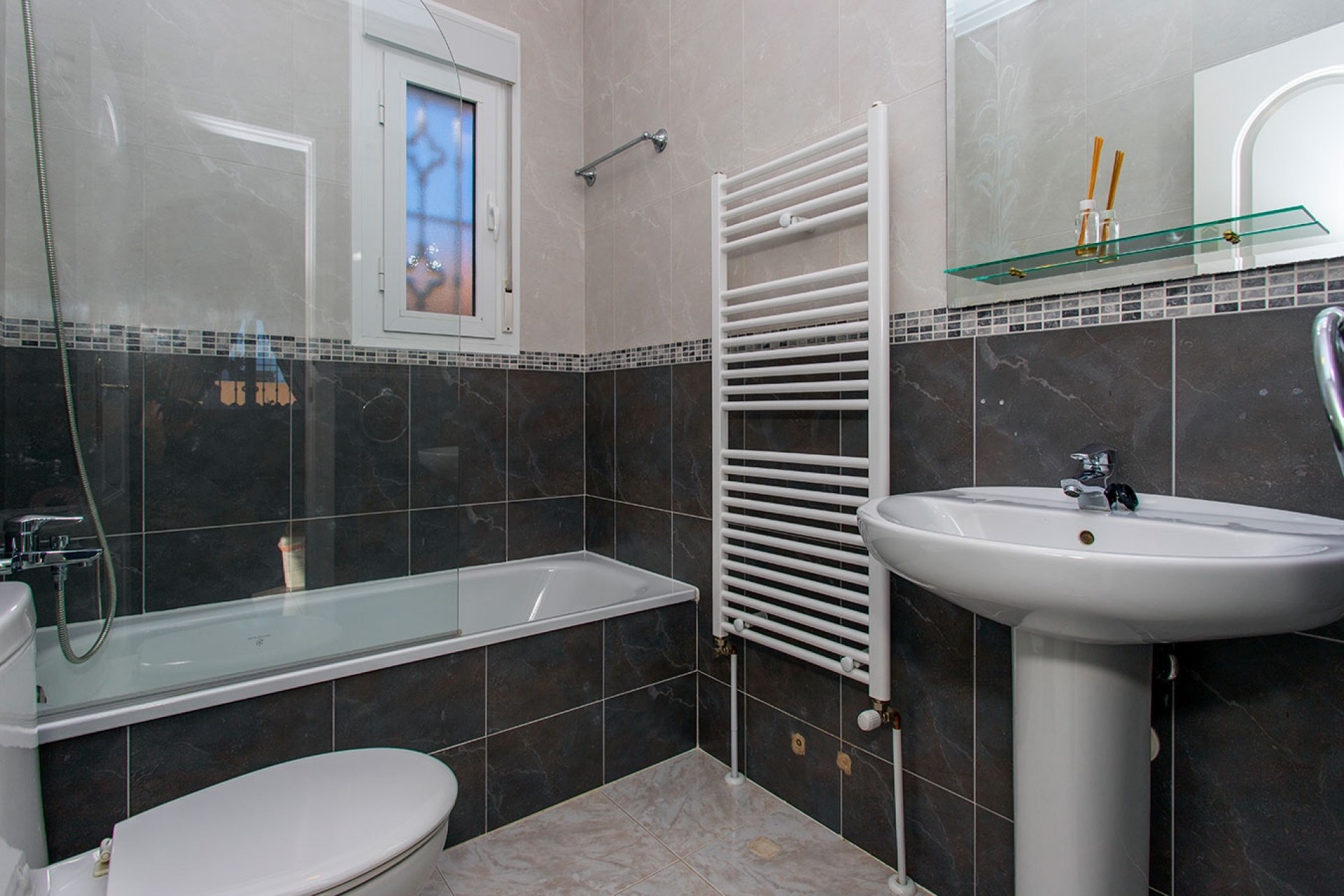 Revente - Villa -
Rojales - Pueblo