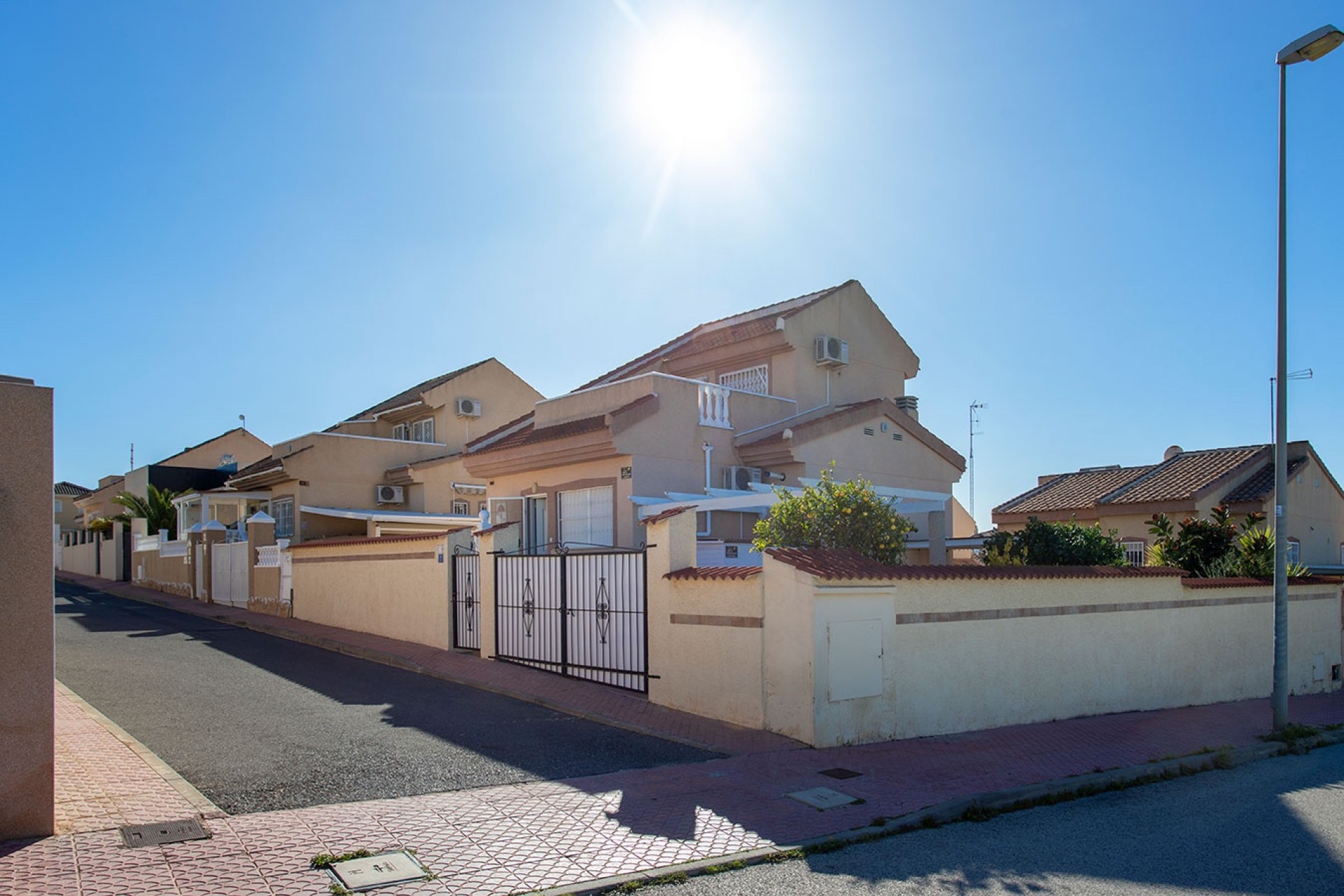 Revente - Villa -
Rojales - Pueblo