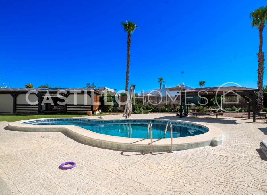Revente - Villa -
Torrevieja - El chaparral