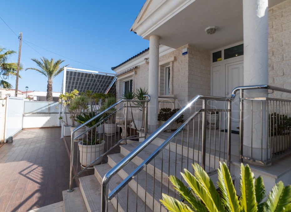 Revente - Villa -
Torrevieja - La Mata