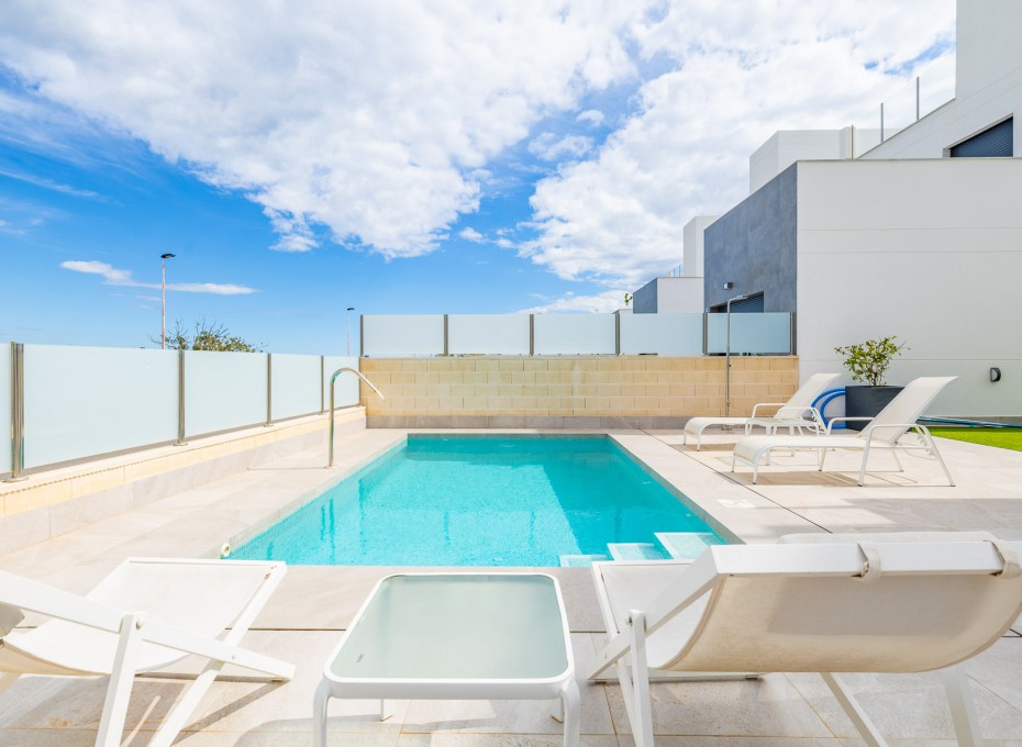 Revente - Villa -
Torrevieja - Los altos