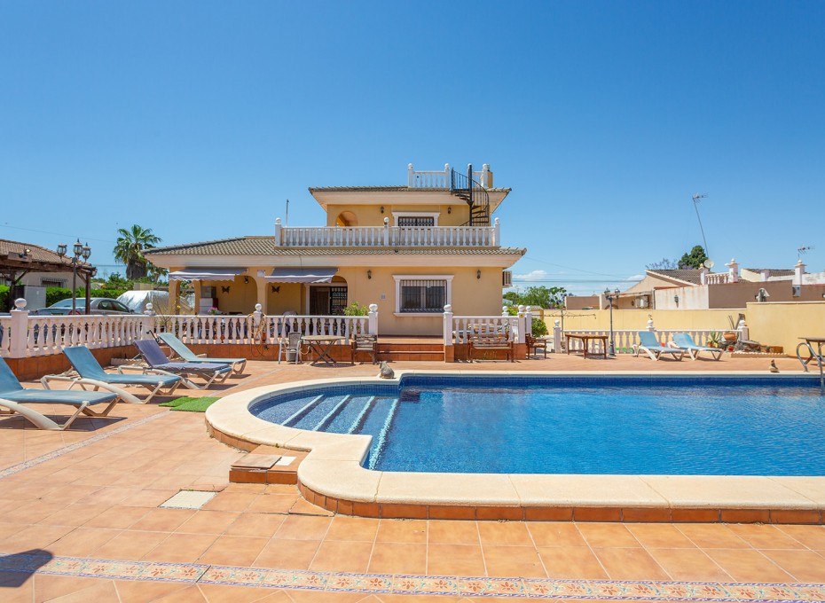 Revente - Villa -
Torrevieja - Los balcones