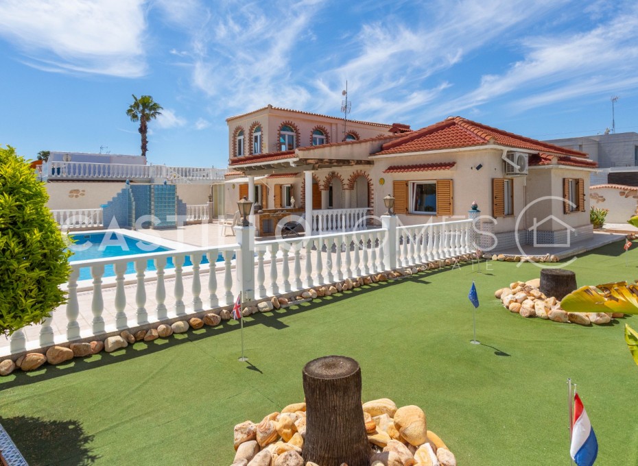 Revente - Villa -
Torrevieja - Torreta florida