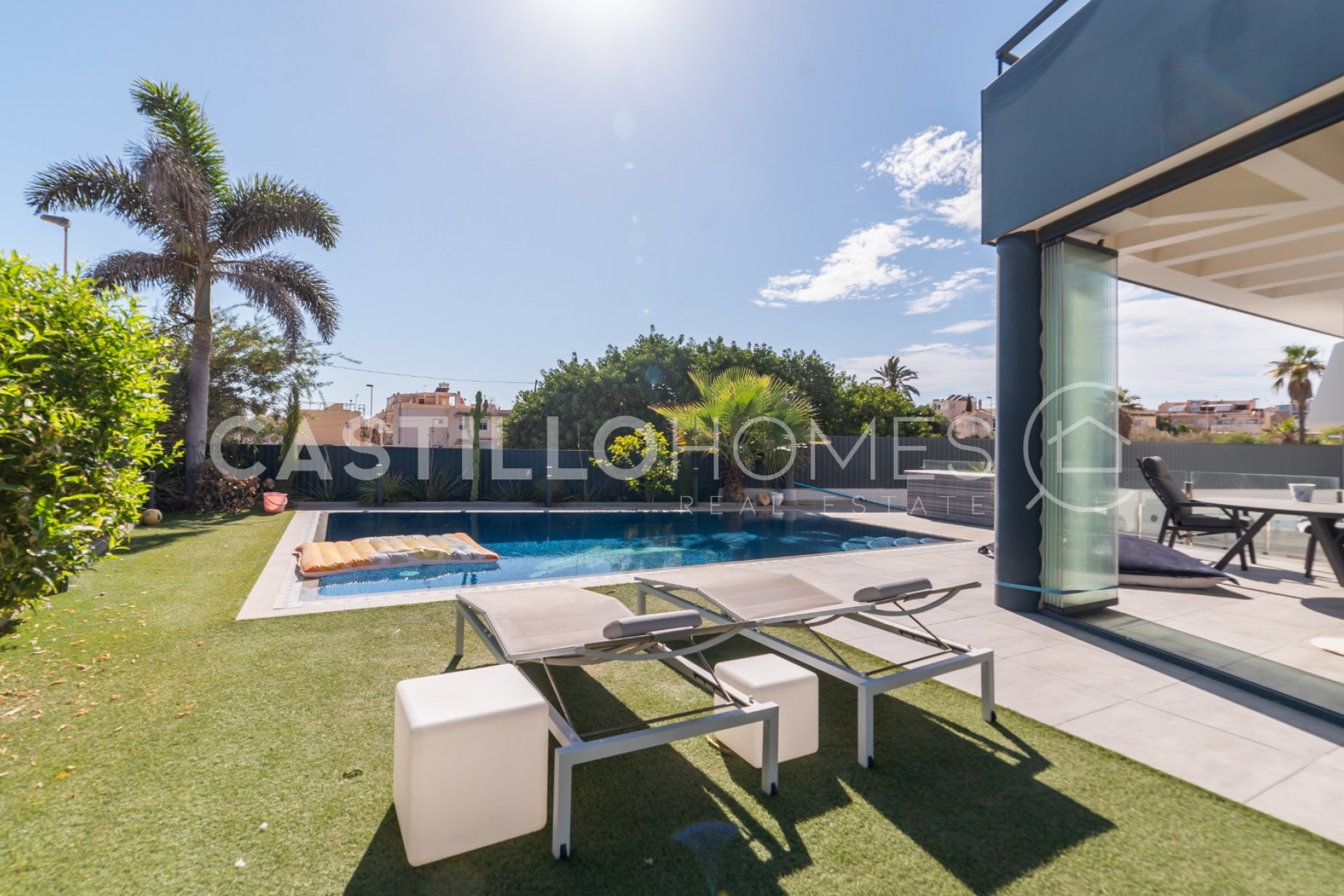 Revente - Villa -
Torrevieja - Urb. Rosaleda