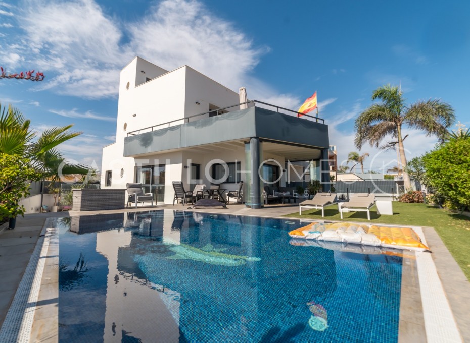 Revente - Villa -
Torrevieja - Urb. Rosaleda