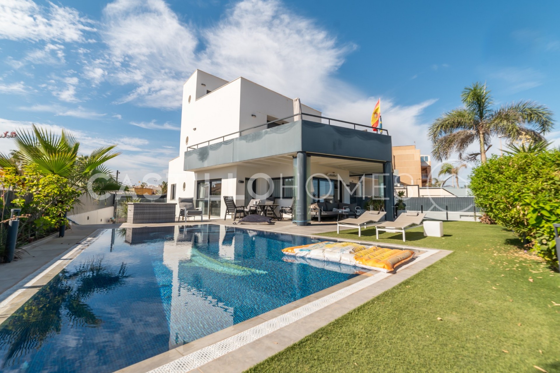 Revente - Villa -
Torrevieja - Urb. Rosaleda