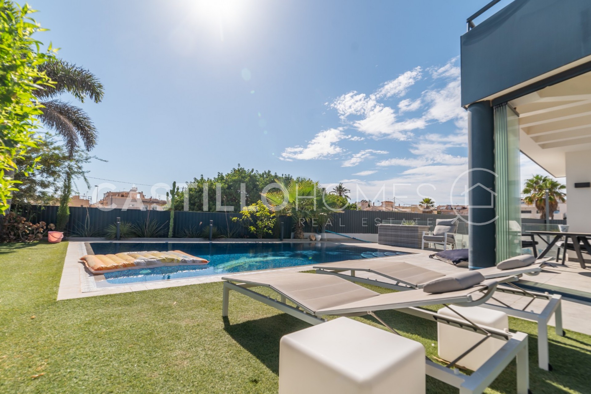 Revente - Villa -
Torrevieja - Urb. Rosaleda