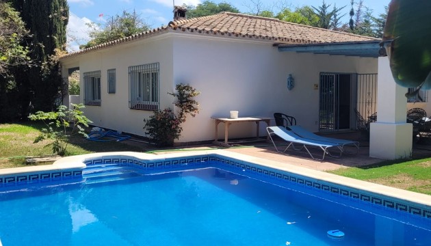 Villa - Herverkoop - Marbella - Las Chapas
