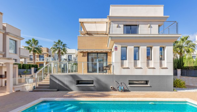 Villa - Herverkoop - Orihuela Costa - La Zenia