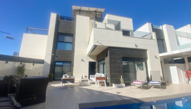 Villa - Resale - Ciudad Quesada - Pueblo Bravo