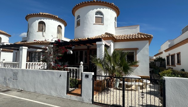 Villa - Resale - Guardamar del Segura - El Raso