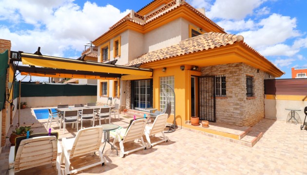 Villa - Resale - Los Montesinos - La Herrada