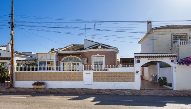 Villa - Resale - Torrevieja - Urbanización San Luis