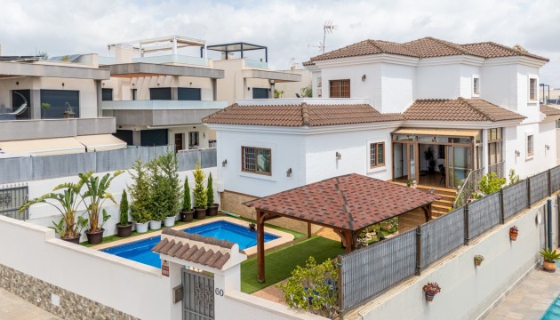 Villa - Reventa - Los Montesinos - La Herrada