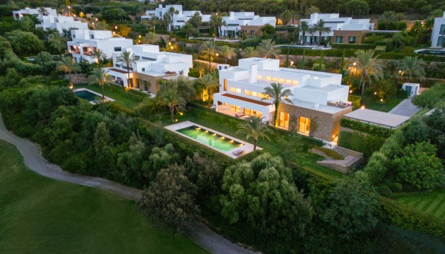 Villa - Wiederverkauf - Estepona - Estepona