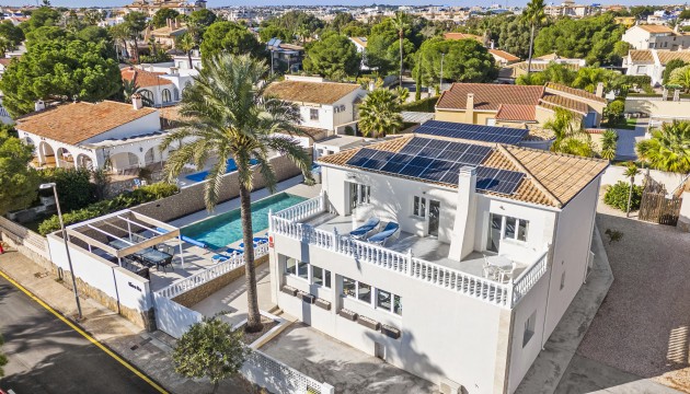 Villa - Wiederverkauf - Orihuela Costa - La Zenia