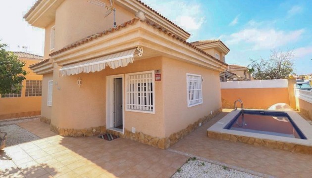 Villa - Wiederverkauf - Orihuela Costa - Los Altos