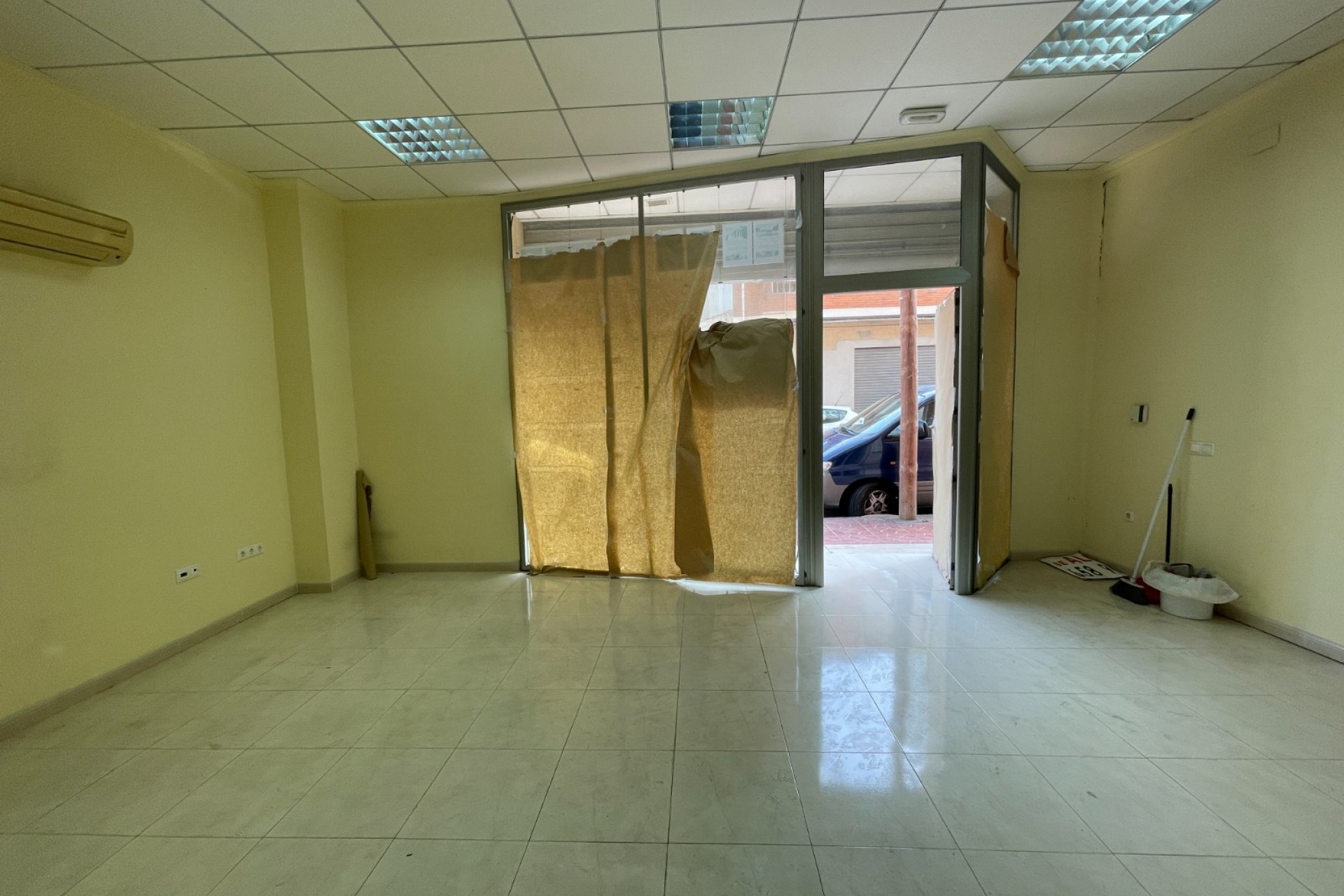 Wiederverkauf - 6. Commercial -
Guardamar del Segura