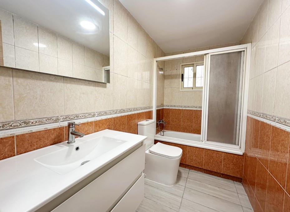Wiederverkauf - Apartament / Duplex -
Torrevieja