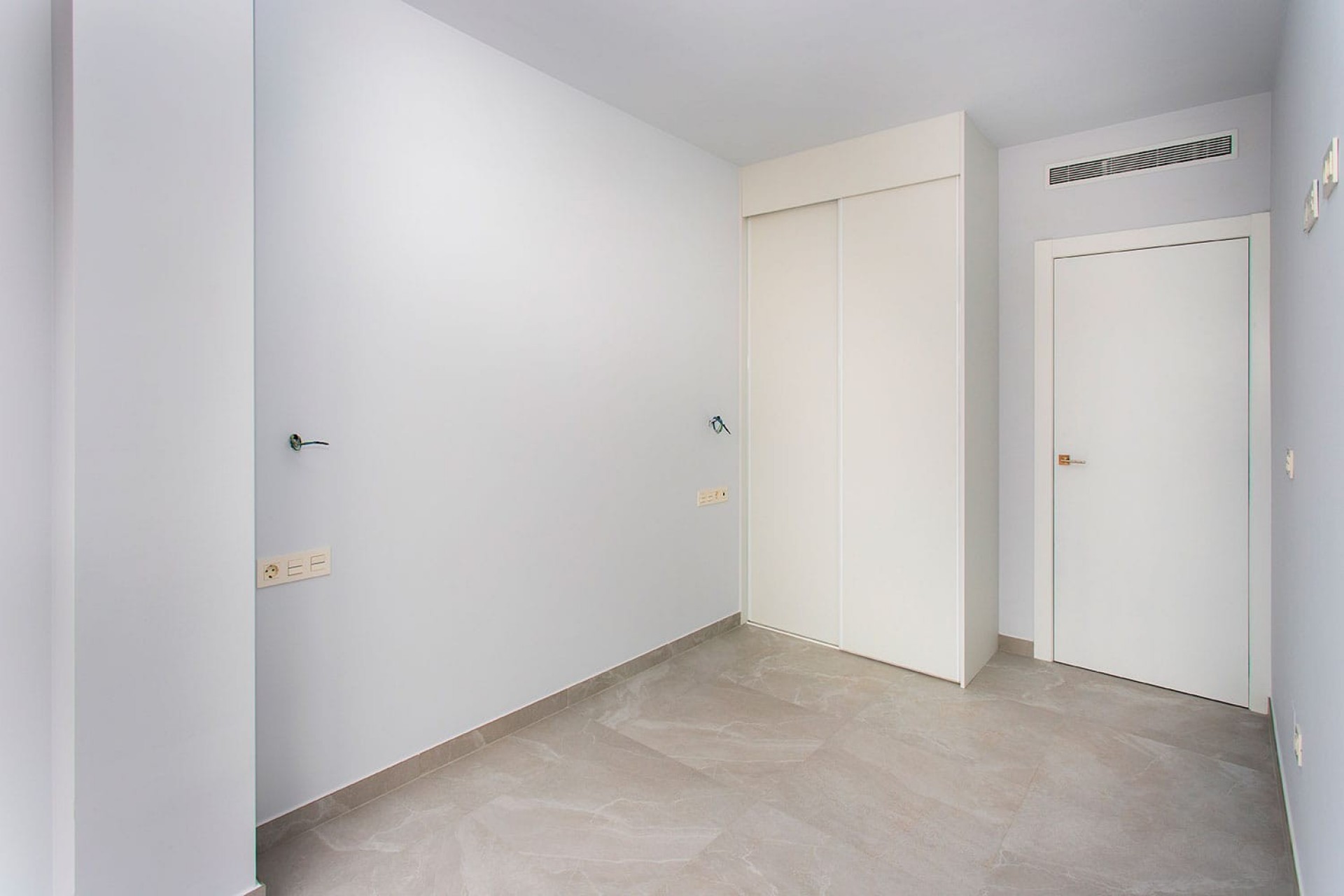Wiederverkauf - Apartamento -
Torrevieja - Playa del Cura