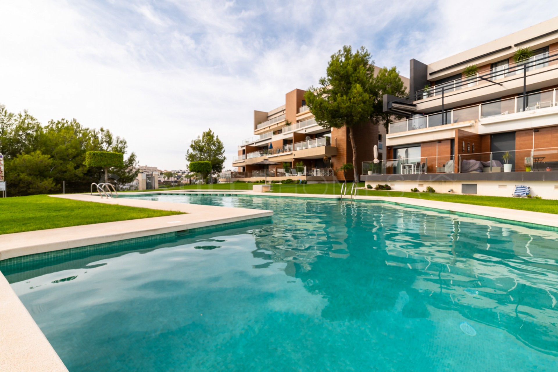 Wiederverkauf - Apartment -
Orihuela Costa - Villamartín