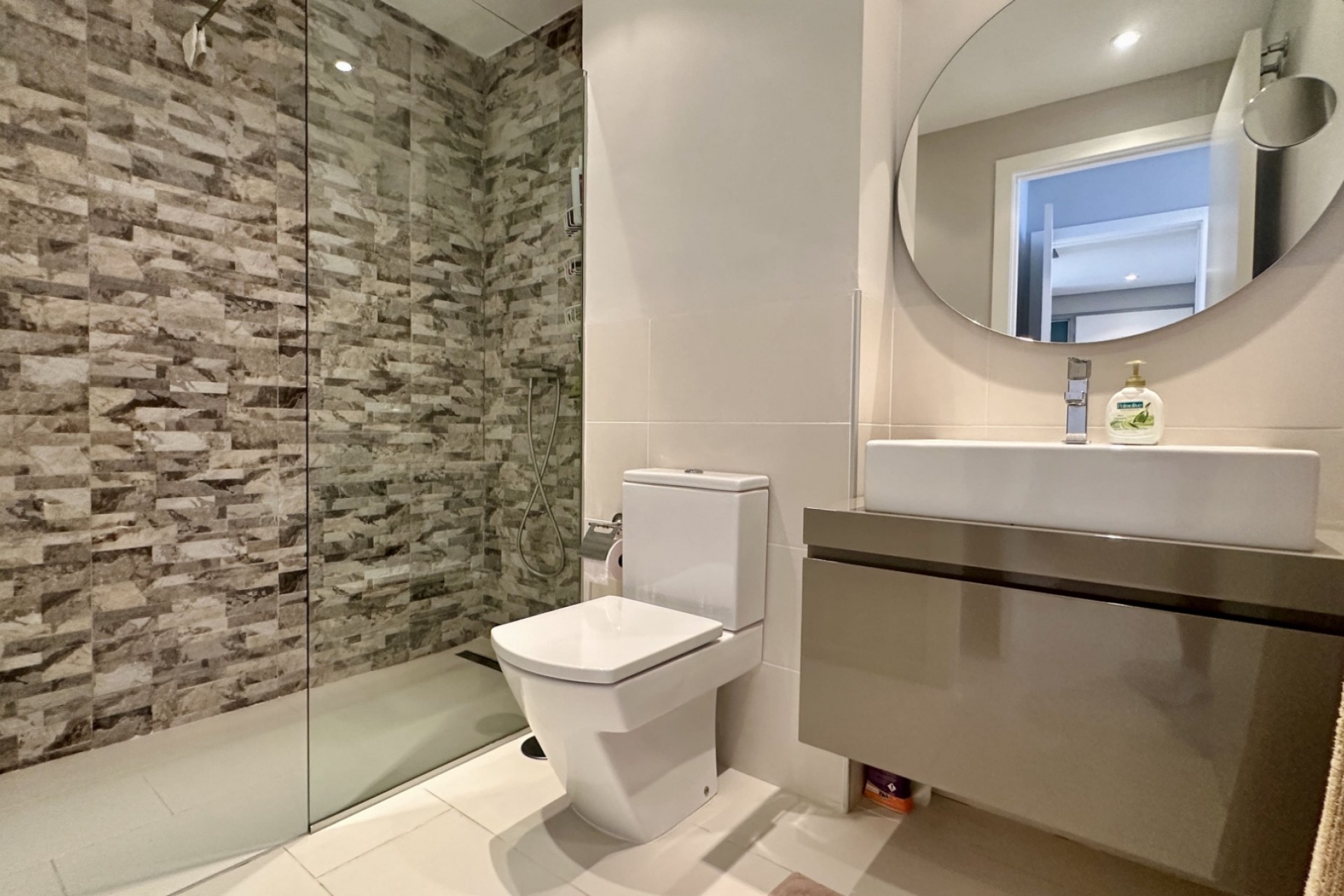 Wiederverkauf - Apartment -
Orihuela Costa - Villamartín