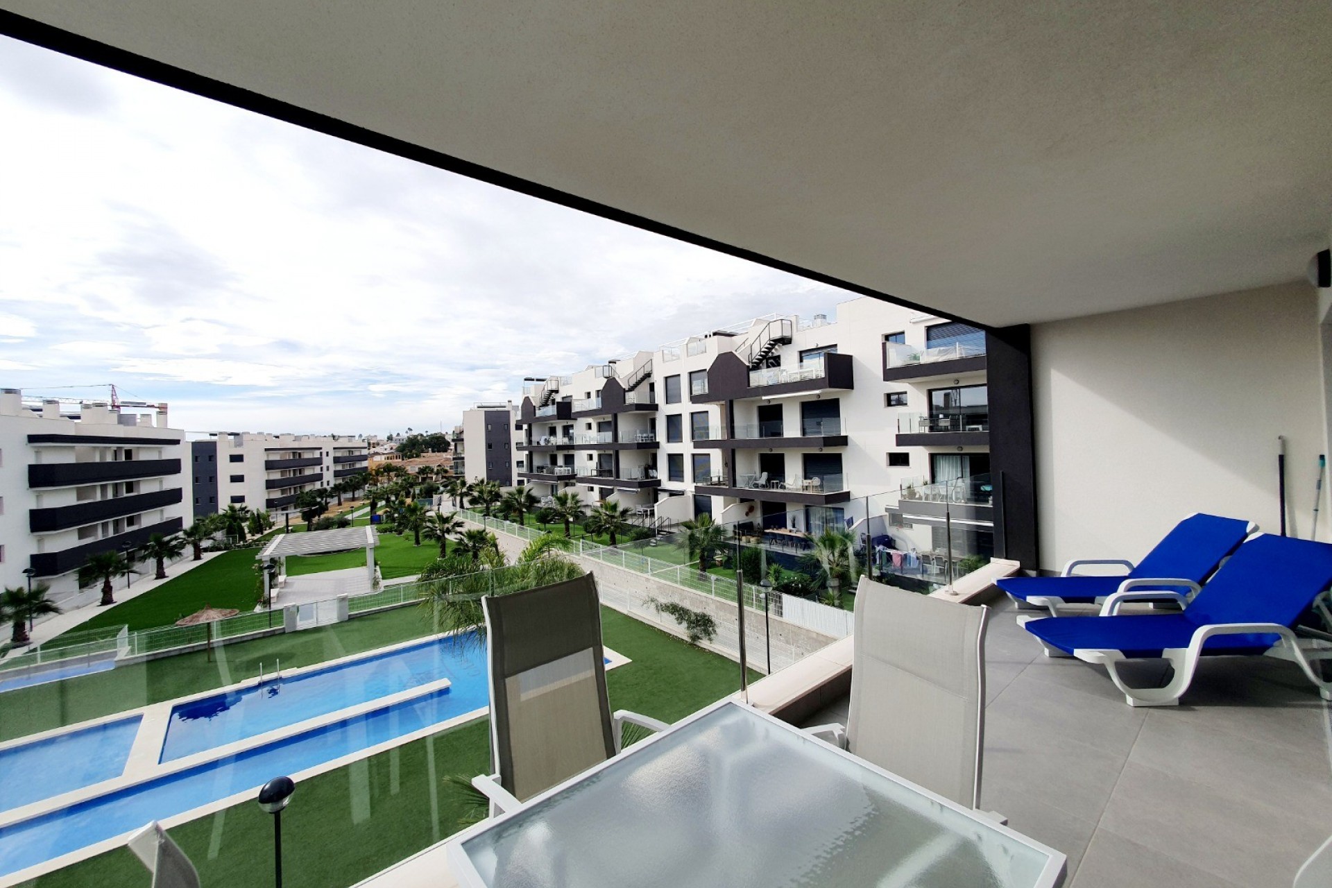 Wiederverkauf - Apartment -
Orihuela Costa - Villamartín