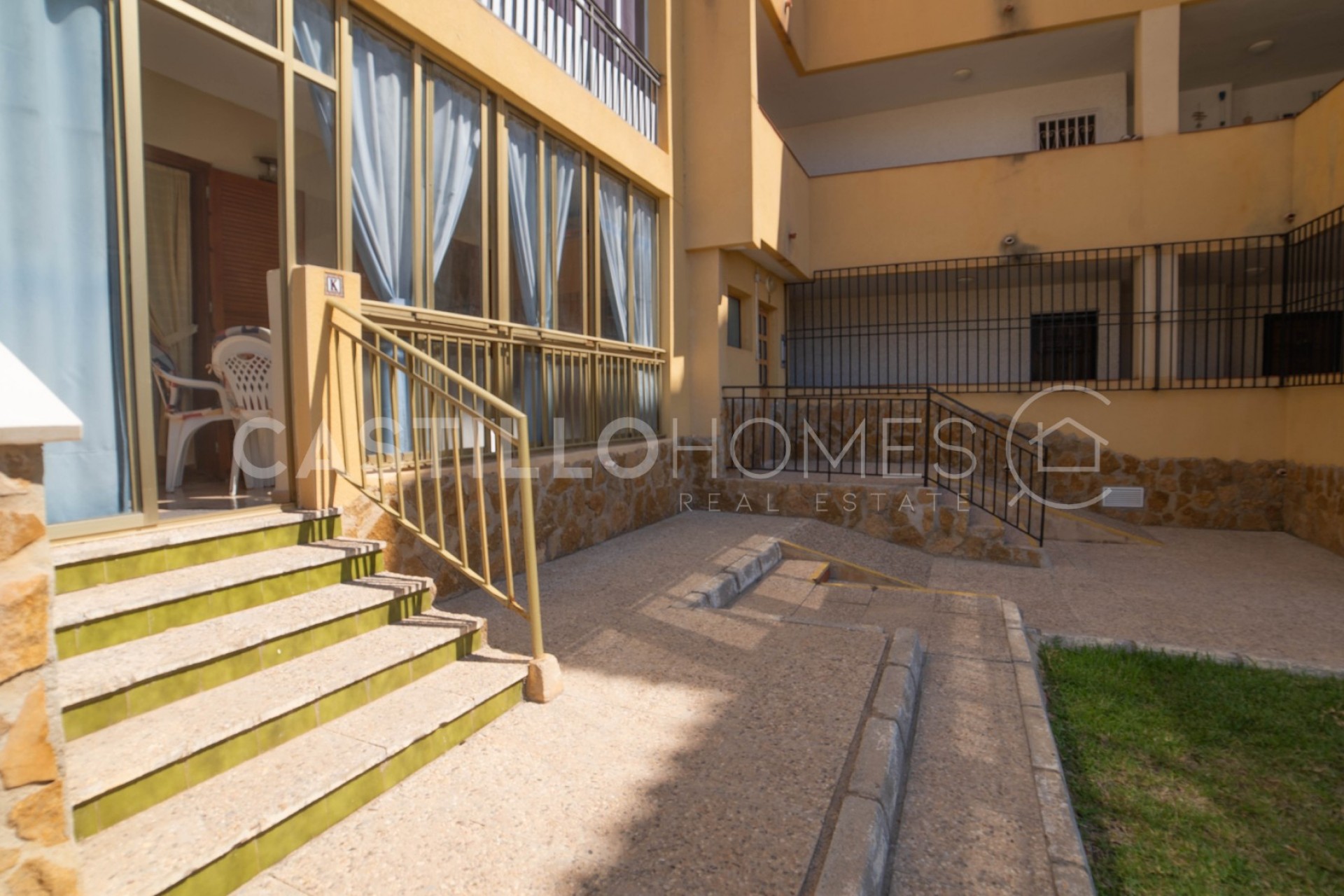 Wiederverkauf - Apartment -
Torrevieja - Punta prima